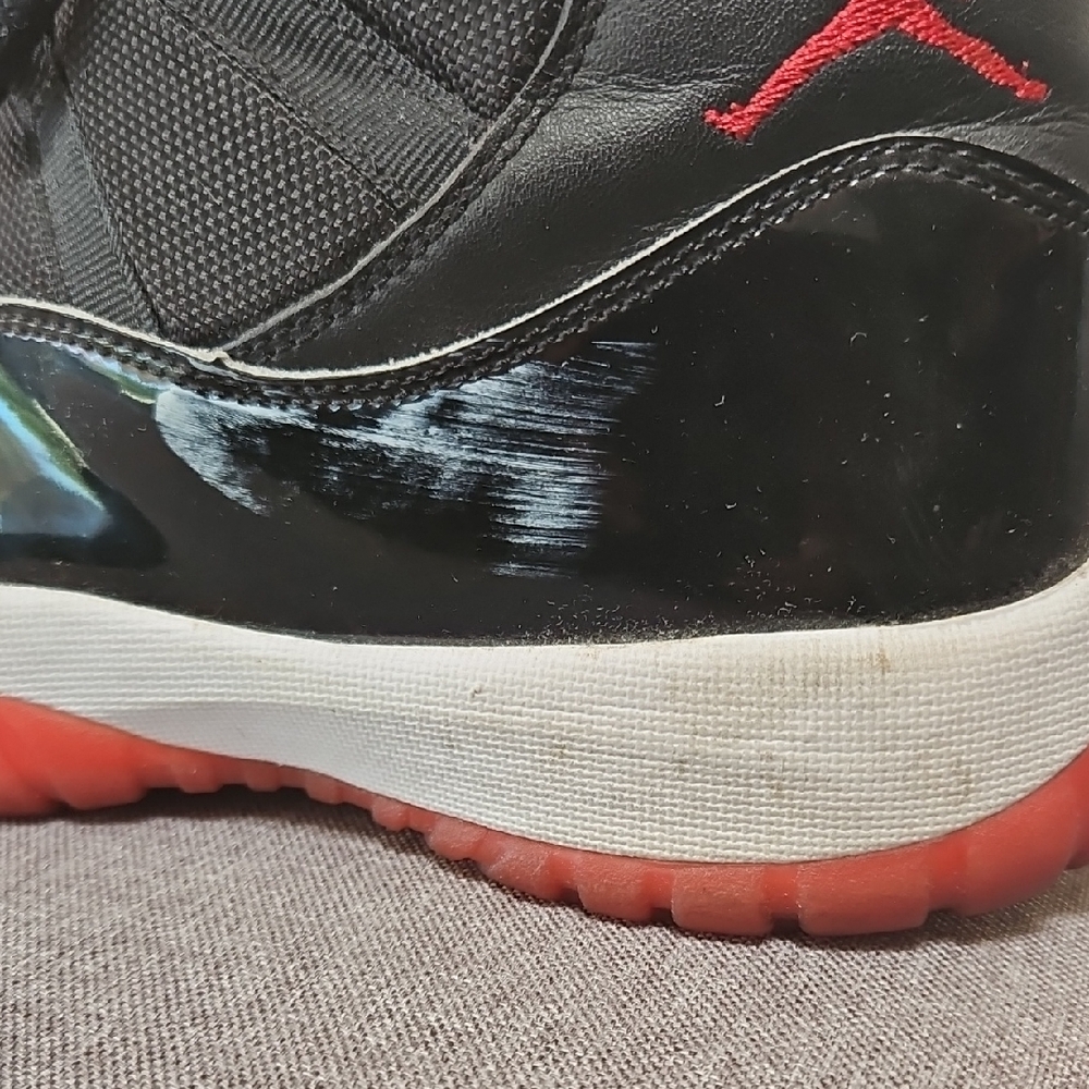 Air Jordan 11 retro Black and Red High-Top Sneakers. Men Size 9.5 - Picture 7 of 17